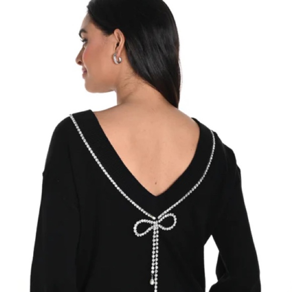 Frank Lyman Design Black Top with Rhinestone Bow Accent. Reversible